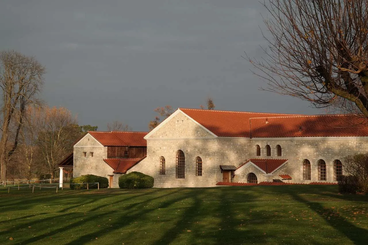 Metal Roofing Panels: Durable & Efficient Choice